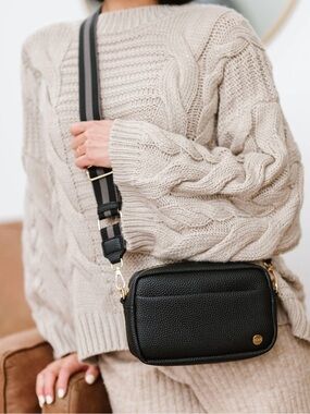 NWOT vegan leather black crossbody // modern+chic willow crossbody in black